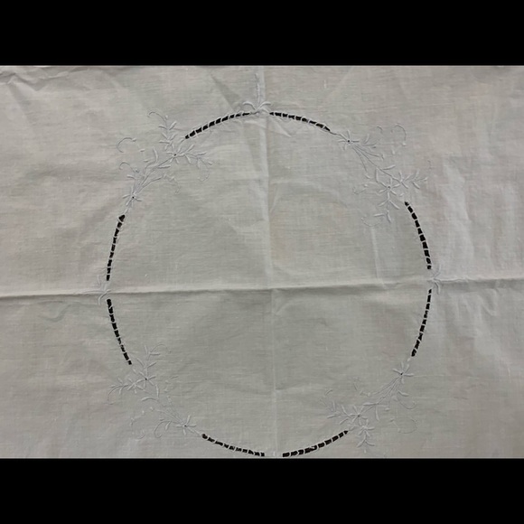 Table cloths - Picture 3 of 6